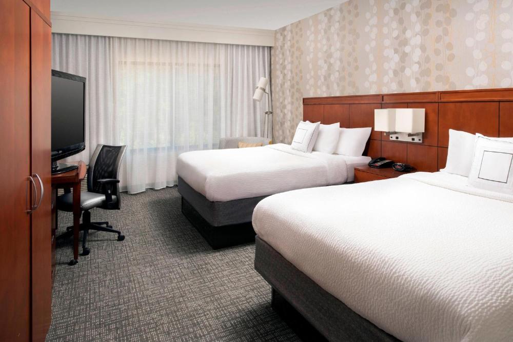 Queen Room with Two Queen Beds interior